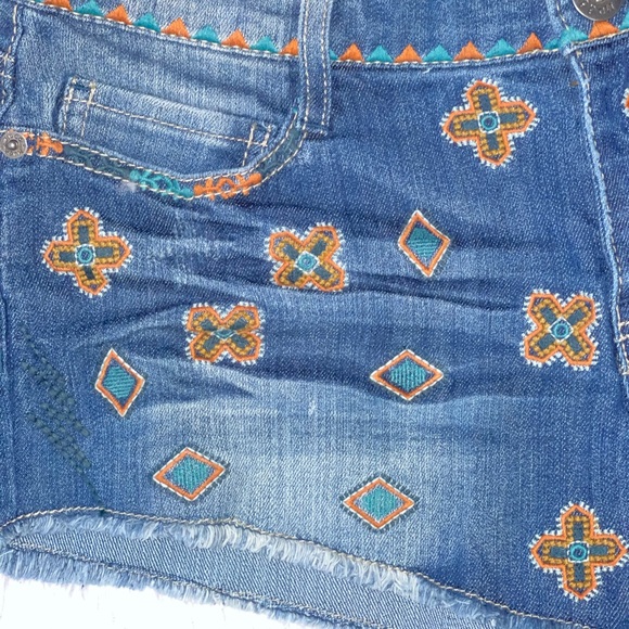 Mudd embroidered Tribal Aztec Jean shorts, 13 - Picture 2 of 8